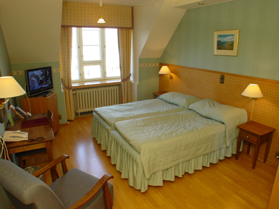 <?php echo $hotelname_visible; ?> room